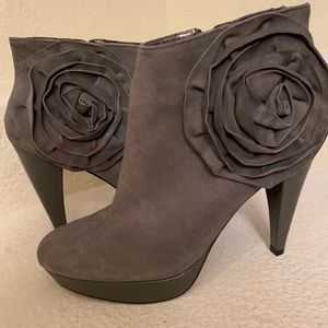 Steve Madden gray bootie
